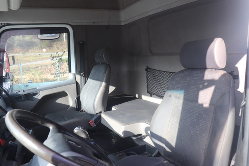 Imagem 10 de 13 de Volkswagen 26.420 6x4 2015 Com 419 Mil Km