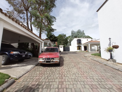 Imagen 23 de 27 de Vendo Hermosa Casa Ubicada En Sector Exclusivo De Alta Plusvalía, Excelente Estado
