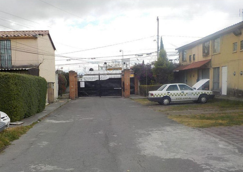 Casa En Venta En Geovillas Centenario, Toluca, St08