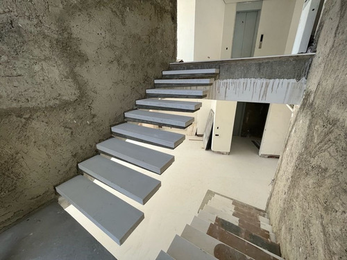 Imagen 7 de 17 de Venta Apartamento Pb Duplex 3h+s/3b+s/5p Altamira