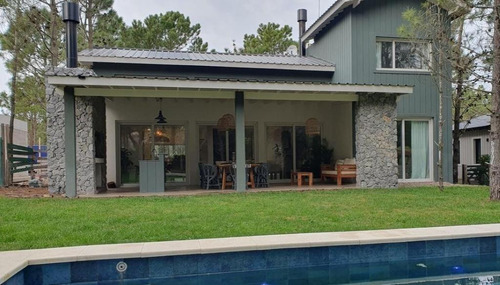 Casa En Venta - 4 Dormitorios 2 Baños - 900mts2 - Pinamar