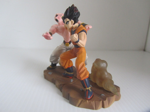 Dragon Ball Gohan Enfrentando A Majin Bu Codazo Mortal