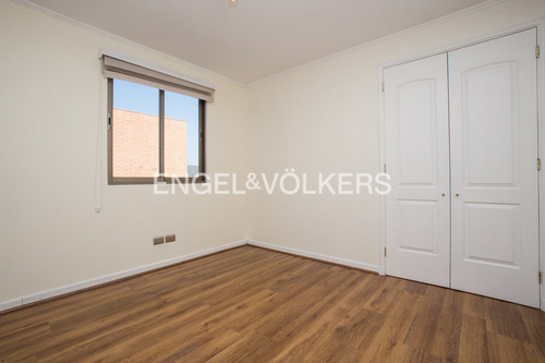 Casa En Venta San Carlos De Apoquindo/ U. Andes