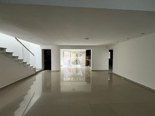 A Unas Cuadras De Plaza Galerías - Roq-1302-cc