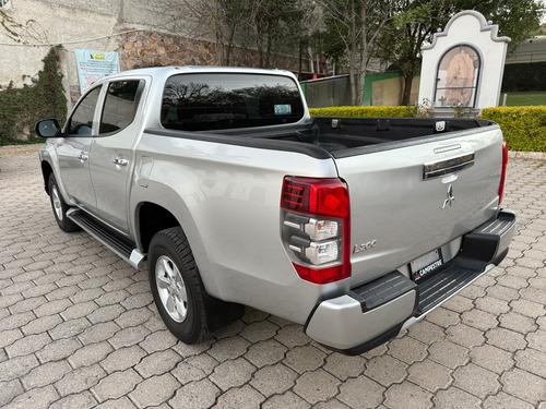 Mitsubishi L200 2.4 Cabina Doble 4x2 Mt