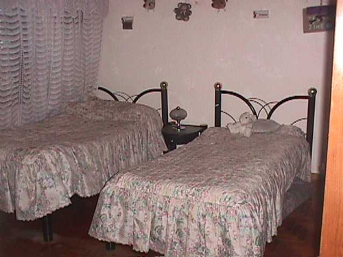 Casa Con Galpon En Caseros De 5 Ambientes F: 3539