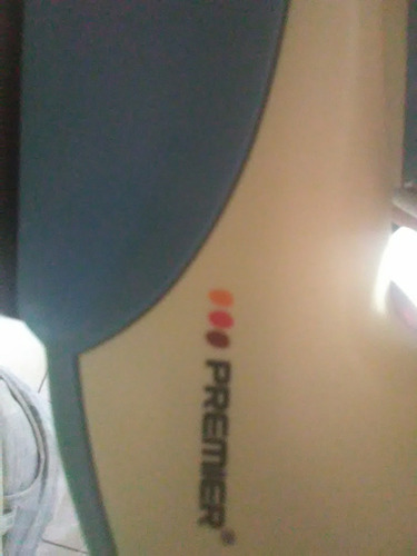 Plancha Eléctrica Marca Premier Nueva De Color Blanco