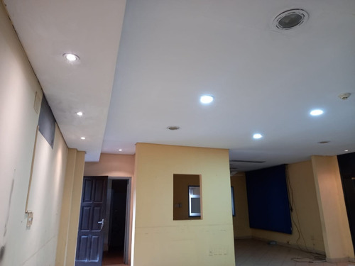 Alquilo Amplio Depósito Con Local Comercial En Pleno Centro De Encarnación