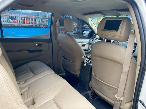 Imagen 5 de 25 de Toyota Fortuner 2014
