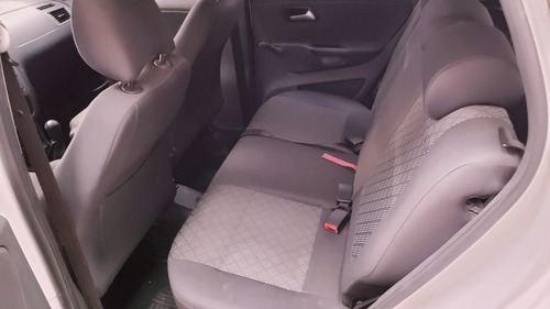 Imagen 20 de 22 de Volkswagen Fox 5p Confort Pack 2015