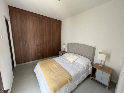 Casa De Una Planta En Zona Desarrollo San Pablo, Paseo De Creta, Muy Bonita!