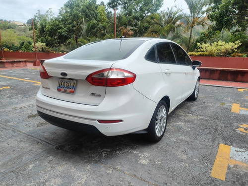 Imagen 6 de 11 de Ford Fiesta