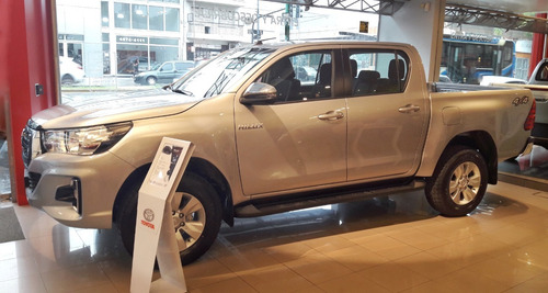 Toyota Hilux 2.8 Cd Srv 177cv 4x2 6mt My21