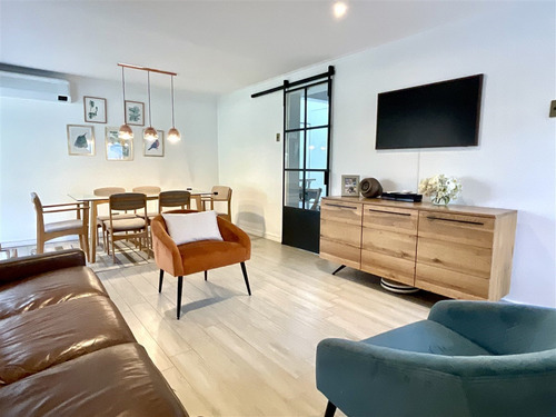 Casa En Venta De 4 Dorm. Remodelada En Las Condes