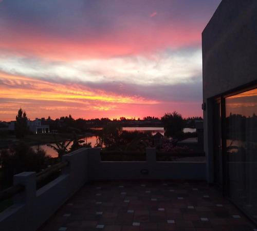 Hermosa Casa Al Lago En Alquiler Temporario!