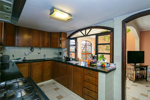 Imagem 14 de 30 de Casa Assobrada Com 4 Dormitórios E 4 Vagas, Sendo De Esquina. - Reo686878