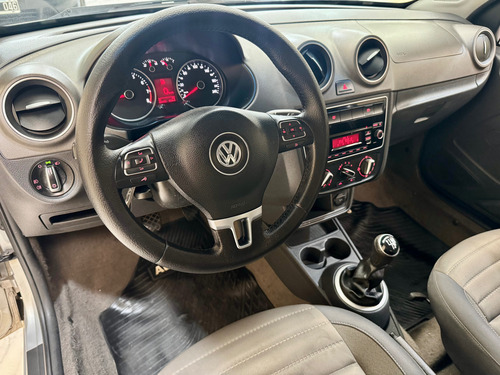 Volkswagen Voyage 1.6 Highline 101cv