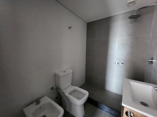 Venta Apartamento 2 Dormitorios Penthouse Con Vista Al Lago Parque Miramar Y Garaje