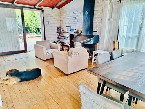 Casa En Venta De 4 Dorm. 3 Baños, Concón
