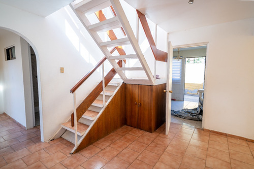 Gran Casa De Dos Pisos En Excelente Sector De Concón