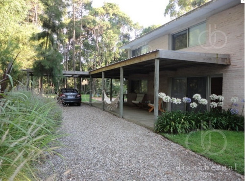 Punta Del Este, Casa En Solanas, 2 Dormitorios Y Piscina*- Ref: 42477