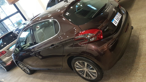 Imagen 5 de 15 de Peugeot 208 2017 1.6 Feline