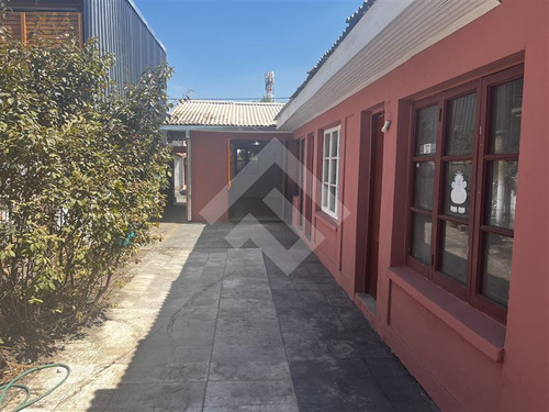 Casa En Venta De 3 Dorm. En La Reina