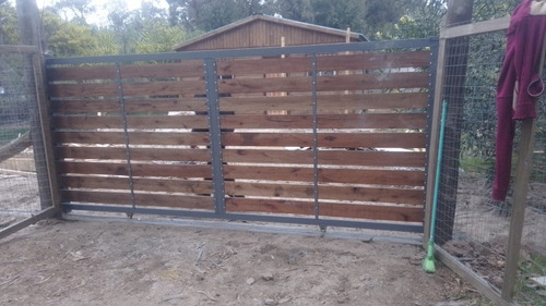 Colocacion De Tejidos Y Alambrado En La Costa