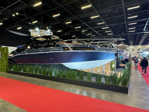 Lancha Azov Z380c Cabinada - 17 Pessoas - 2025 - 0km