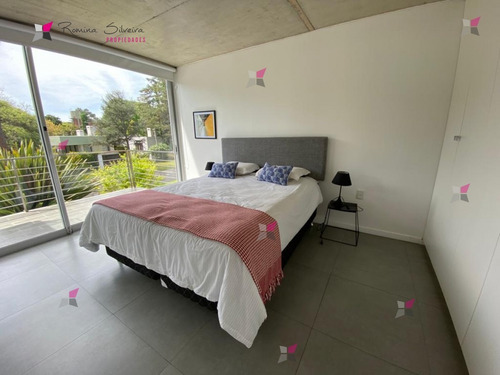 Apartamento En Alquiler - Punta Del Este- Ref: 9806