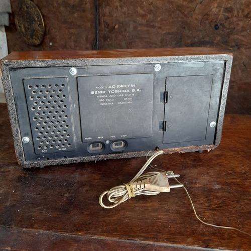 Imagem 7 de 8 de Rádio Antigo Semp Madeira Sem Funcionar Decorativo