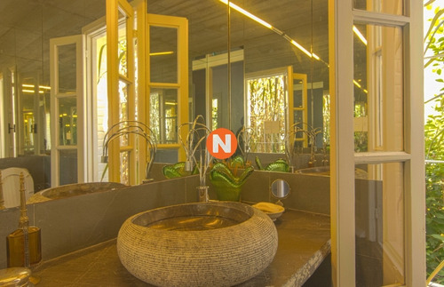 Espectacular Casa En Venta En El Golf, Unica Con 7000 Mt2 De Terreno.- Ref: 209160