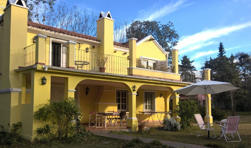 Casa En Salta. Pileta, Jardín, Cochera, Vista A Las Montañas. A 15' Del Centro