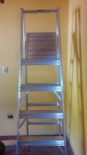 Escalera De Aluminio Con Plataforma Tauro, 5 Peldaños