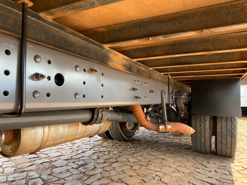 Volvo Vm 270 4x2 Cabine Leito Com Bau