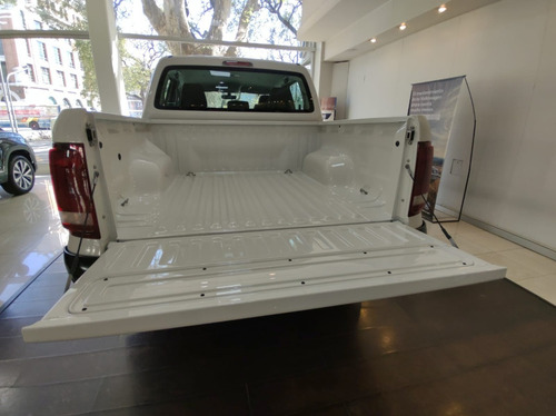 Imagen 5 de 15 de Volkswagen Amarok V6 Comfortline 258cv 4x4 At My23 #17