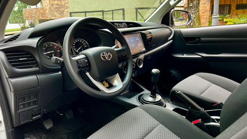 Toyota Hilux 2.4 HILUX 2.4 DIESEL ESTACAS 4x4 FULL EQUIPO