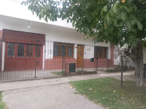 Casa 3 Ambientes Con Garage En Lote Propio Con Parque