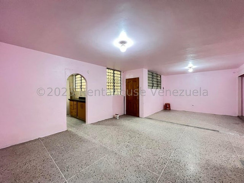 Se Vende Conservado Apartamento Maracay Zona Centro 24-9986 Al