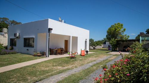 Casa En Venta En Melchor Romero Con Amplio Lote