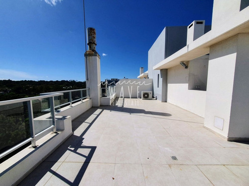 Imagen 23 de 30 de Venta De Apartamento Penthouse Dúplex De 4 Dormitorios Y 6 Baños En Suite, Frente Al Mar En Punta Del Este.
