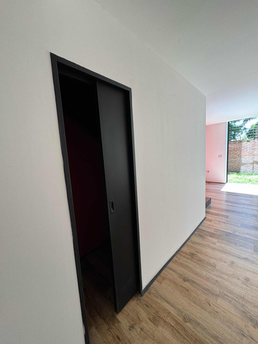 Impecable Y Moderno Duplex De 3 Ambientes Con Cochera En Venta - Inmejorable Ubicación Muy Cerca De Autopista.