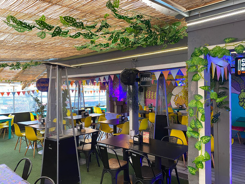Plaza Colombia / Bar Restorant Y Almacen - Hb Hunter