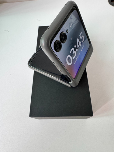 Motorola Razr 50 Gris Dual Sim 12gb + 512gb (Usado)