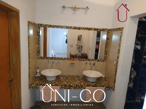 Imagen 13 de 16 de Venta Casa Con Jardín Y Pileta, Cinco (5) Ambientes, Barrio La Carolina, Ciudad De Córdoba.