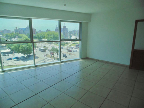 Imagen 2 de 8 de 1226 Venta Oficina En Excelente Ubicación Tres Cruces