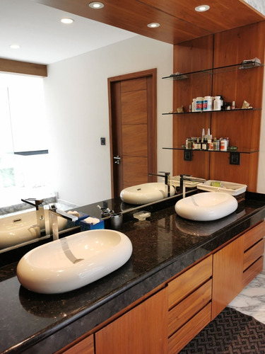 Casa En Venta En Bosques De Las Lomas Ya Remodelada Con Alberca (m2c330)