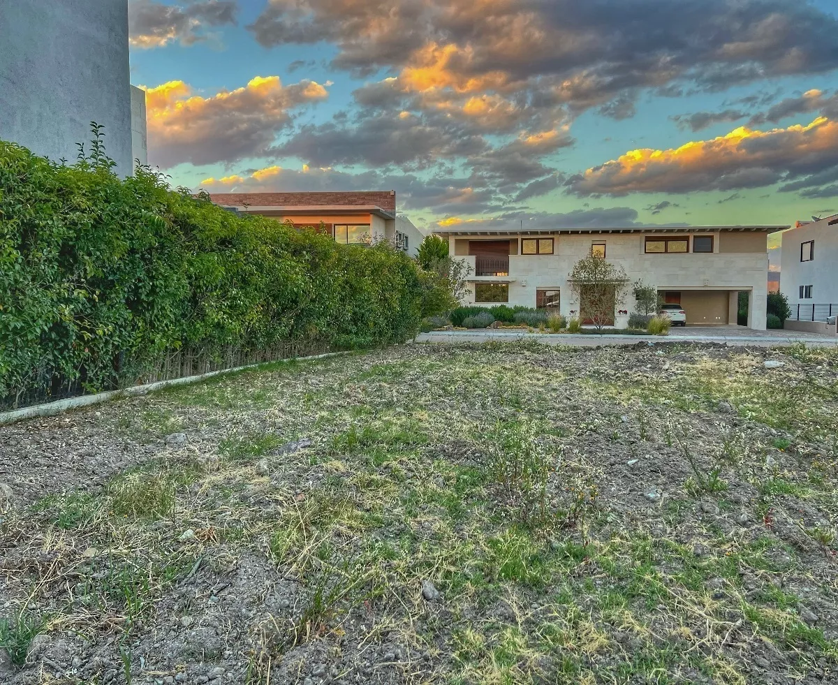 Gran Terreno En Venta El Campanario