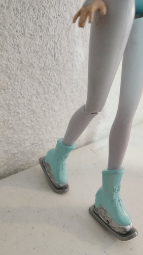 Muñeca Princesa Elsa Frozen Patinadora (Usado)