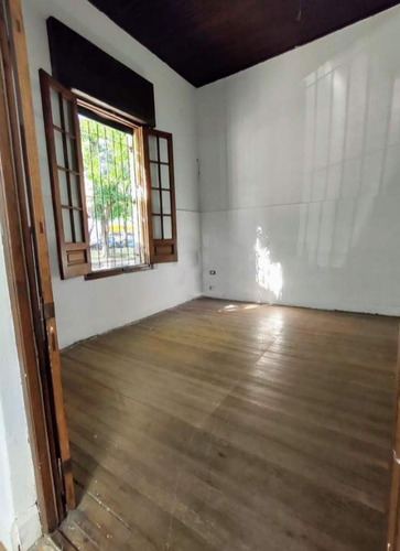 Casa Venta 2 Dormitorios 1 Baño 1 Cochera Y Patio 80 Mts 2 Cubiertos - Terreno 102 Mts 2- La Plata